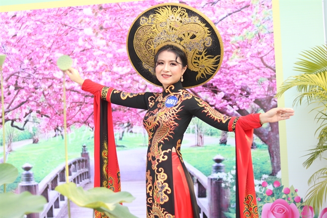 Chung ket Duyen dang ao dai quan 2 – nam 2019: Hoanh trang va day bat ngo