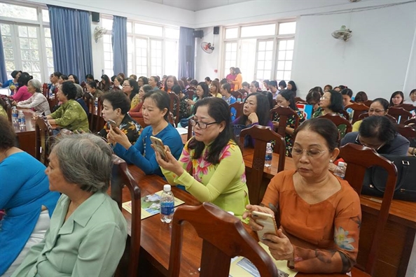 Phu nu quan 5 huong ung thi dua, nhan tin dong hanh cung phu nu bien cuong