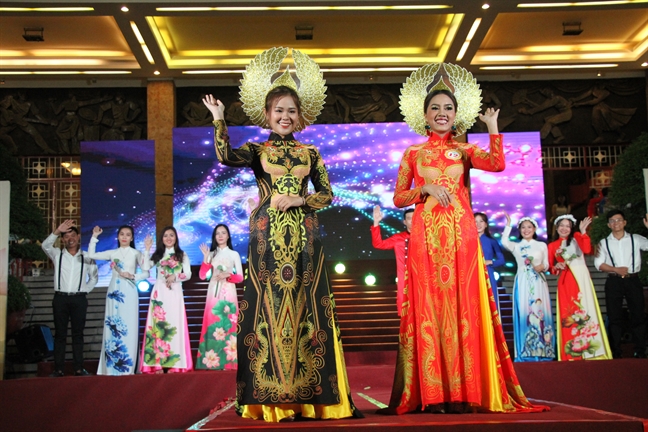 Hoi thi 'Duyen dang ao dai quan 10': Chuyen nghiep, hoanh trang