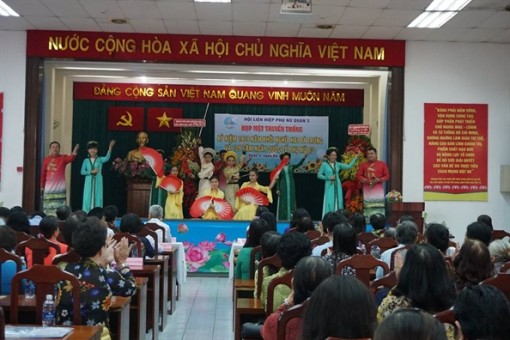 Phụ nữ quận 5 hưởng ứng thi đua, nhắn tin đồng hành cùng phụ nữ biên cương