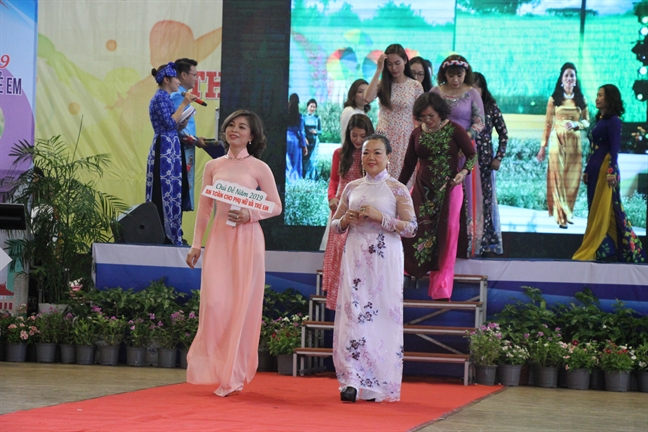 Quan 3: Tang 500 ao dai cho chi em phu nu