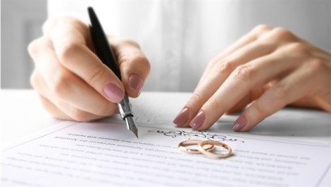 Thiếu giấy kết hôn và hộ khẩu, có thể xin ly hôn?