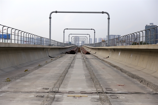 Bi thu Thanh uy Nguyen Thien Nhan thi sat, giai quyet cac van de nong cua metro