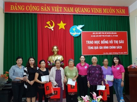 Quận 11: Thăm, tặng quà mẹ VNAH và con em gia đình chính sách huyện Côn Đảo