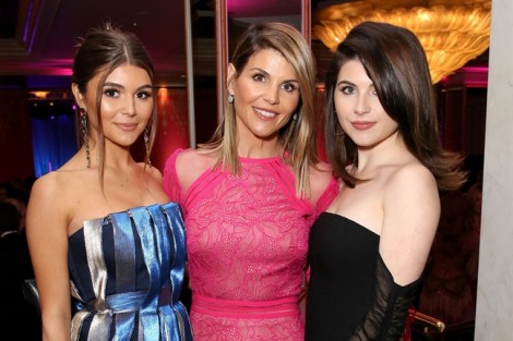 Con gái diễn viên Lori Loughlin hận bố mẹ vì được chạy điểm