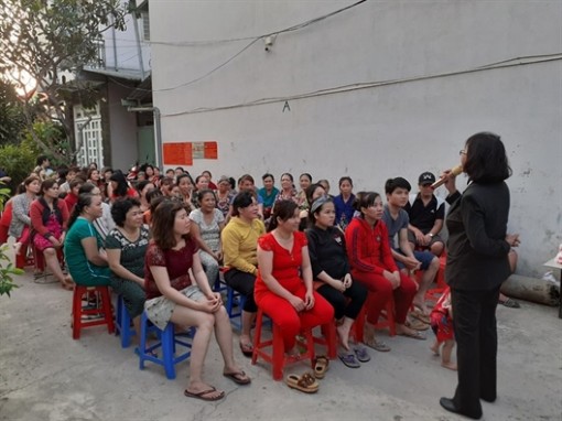 Huyện Bình Chánh: Nói chuyện về phòng, chống bạo lực gia đình với nữ công nhân