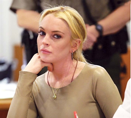Lindsay Lohan va bi mat tu trang suc 'Mat ac' 