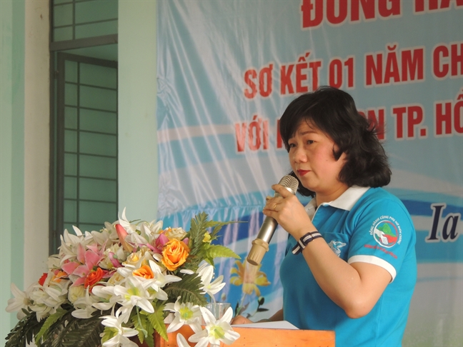 Tung bung ngay hoi ‘Dong hanh cung phu nu bien cuong’