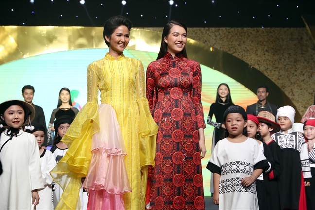 100.000 luot khach tham du Le hoi ao dai 2019