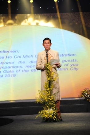 Hon 100.000 luot khach tham du Le hoi Ao dai 2019