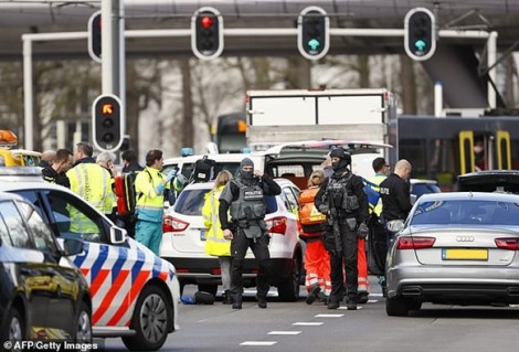 Hà Lan: Xả súng trên xe điện khiến một người chết, nhiều người bị thương
