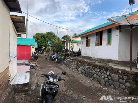 Canh song cung dong dat cua nguoi dan o Lombok, Indonesia