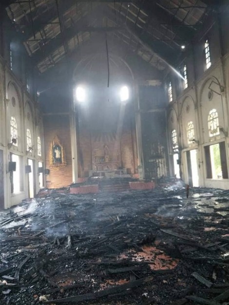 Cháy lớn thiêu rụi nhiều tài sản trong nhà thờ