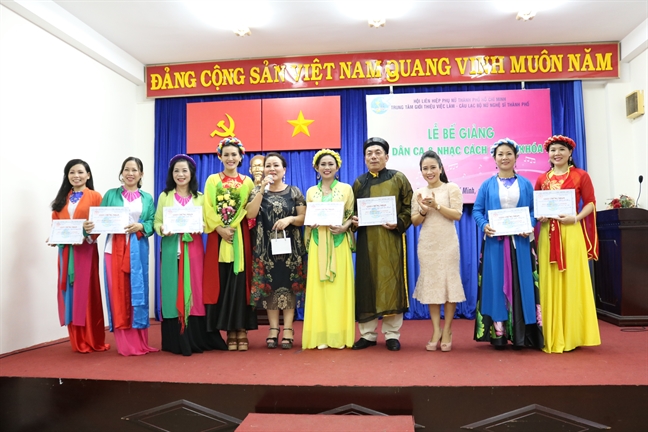 Chieu sinh lop Dan ca – nhac cach mang khoa 8/2019