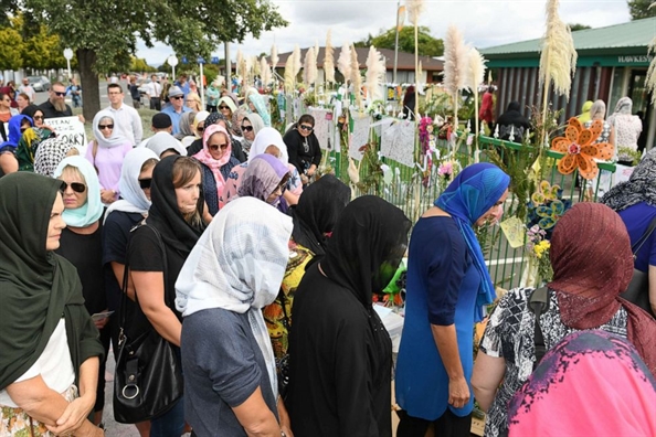 Chiec khan choang dau gan ket nguoi dan New Zealand vuot qua noi dau