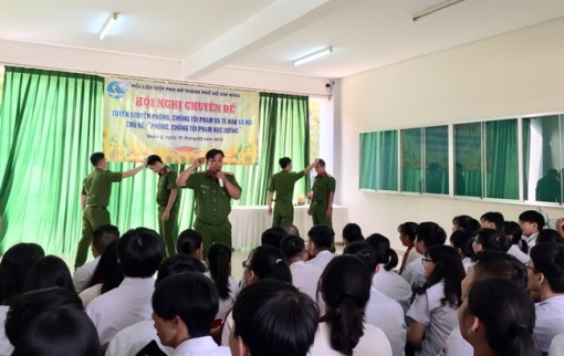 Quận 2: 200 học sinh được hướng dẫn kỹ năng tự vệ
