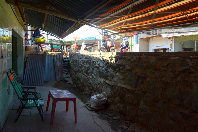 Bat dong ve nang duong chong ngap ‘khu dai gia’ Sai Gon