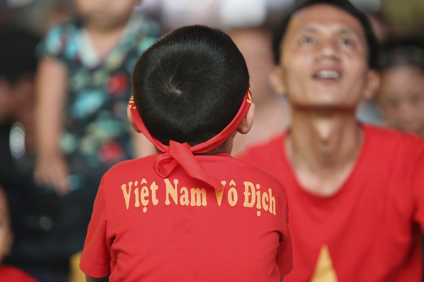 Co dong vien vui tot do khi U23 Viet Nam gianh ve du vong chung ket U23 chau A