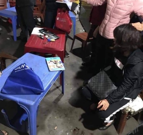 Bắt đối tượng nổ súng cướp tiền tại chợ Long Biên