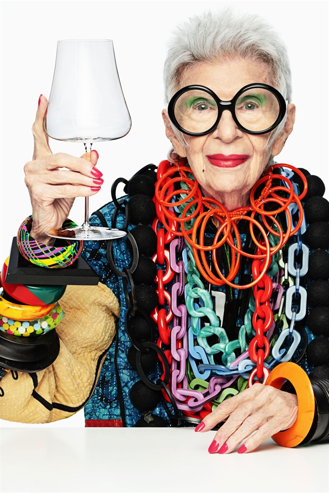 Iris Apfel: Nghi minh tre, ban se tre