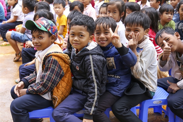 Bao Phu Nu TP.HCM tang 400 phan qua cho hoc sinh ngheo tinh Dak Nong