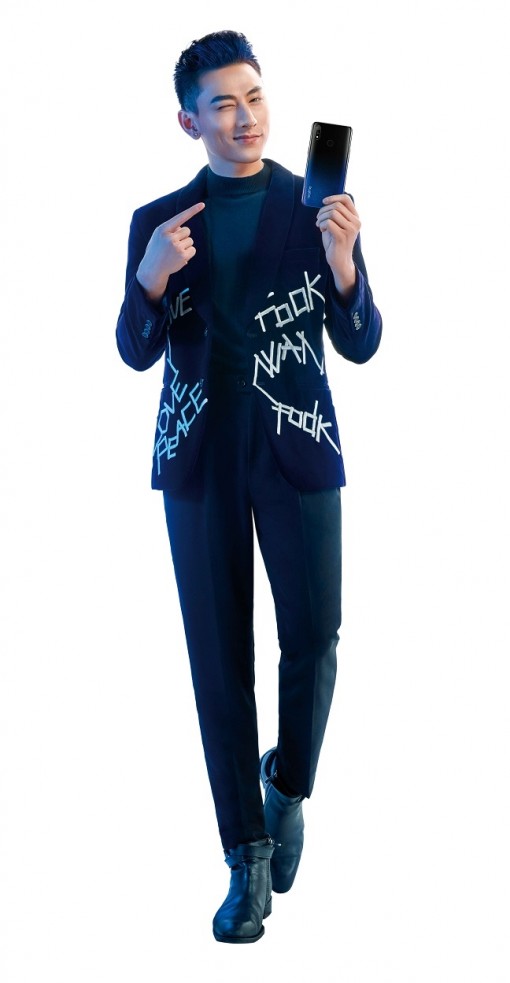 Isaac chính thức trở thành đại sứ thương hiệu của nhãn hàng Realme