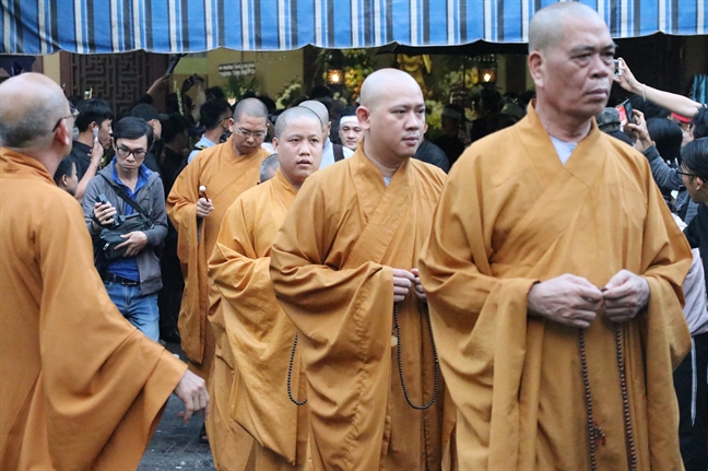 Nghe si, khan gia dua tien Anh Vu lan cuoi