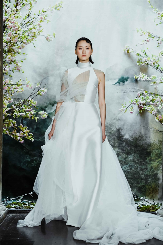 Vay cuoi cua NTK Viet trinh dien tai New York Fashion Week Bridal