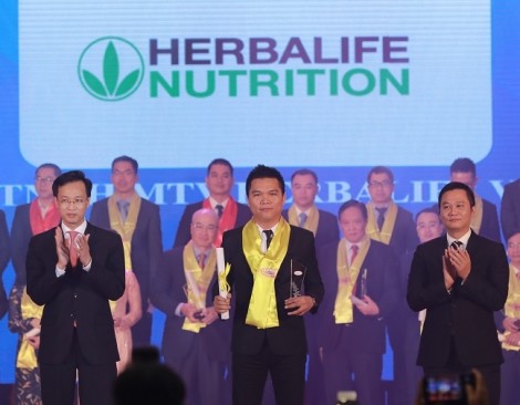 Herbalife tiếp tục được trao danh hiệu ‘Thương hiệu thực phẩm bổ sung dinh dưỡng hàng đầu’ tại Giải thưởng Rồng Vàng năm 2019