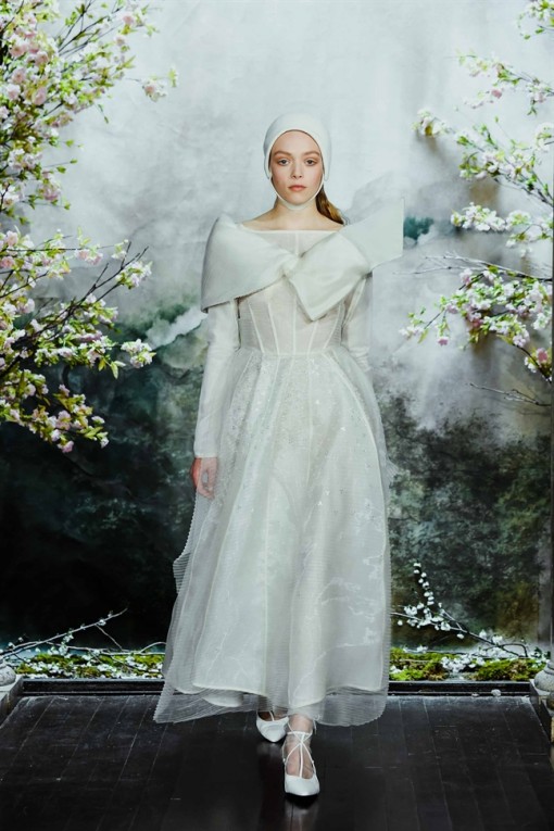 Váy cưới của NTK Việt trình diễn tại New York Fashion Week Bridal