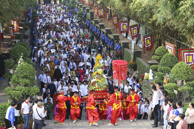 Trong thoi khac nay, vang len hai tieng dong bao