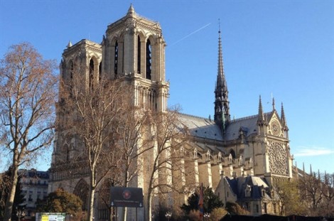 Một phần lịch sử 800 năm của Paris hóa thành tro bụi