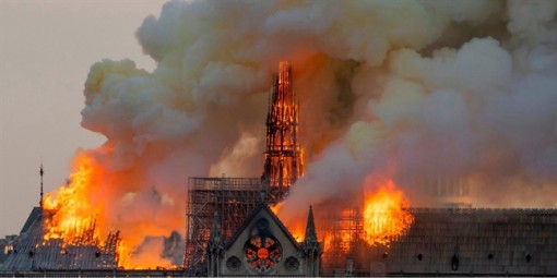 Từ ngọn lửa  Notre-Dame, hãy nhìn lại mình!