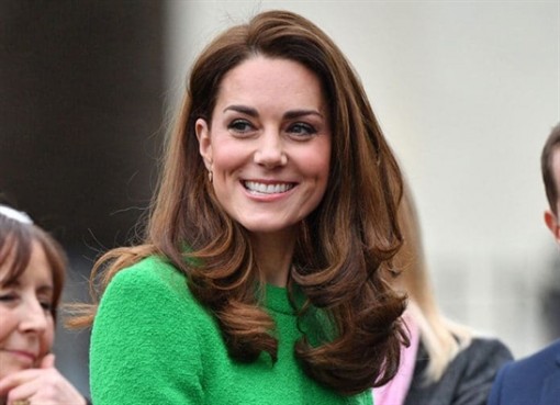 Những chiếc mũ đơn giản nhưng đắt đỏ của Công nương Kate Middleton