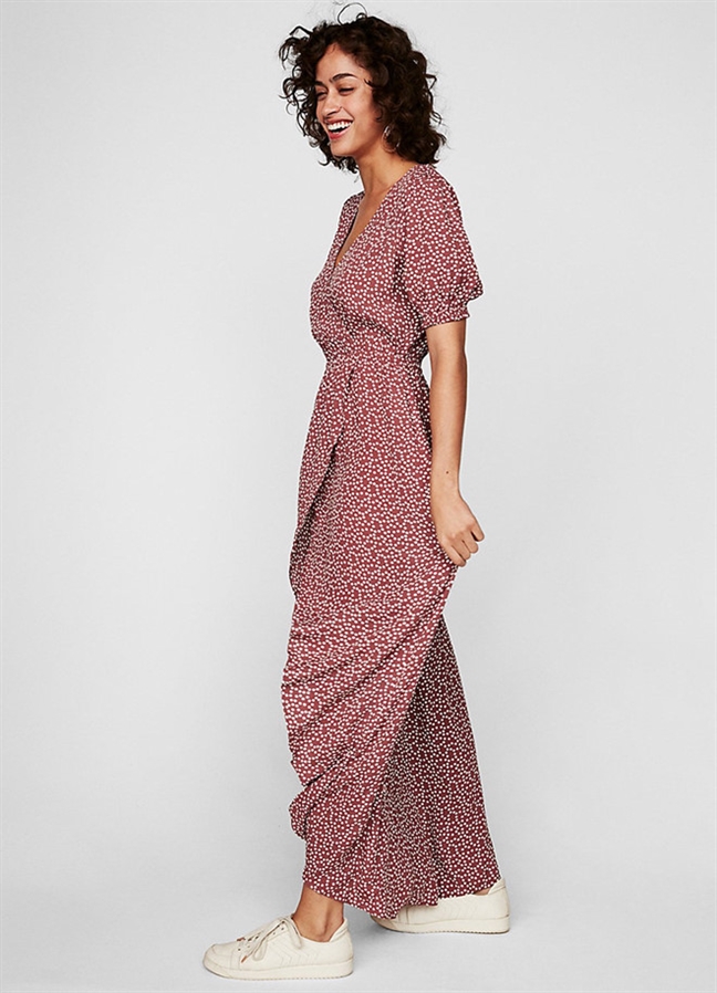 Wrap dress - chiec vay mua he xinh tuoi cho moi co nang