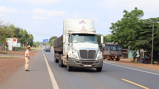 Phat hien tai xe container lai xe qua Binh Phuoc duong tinh voi ma tuy