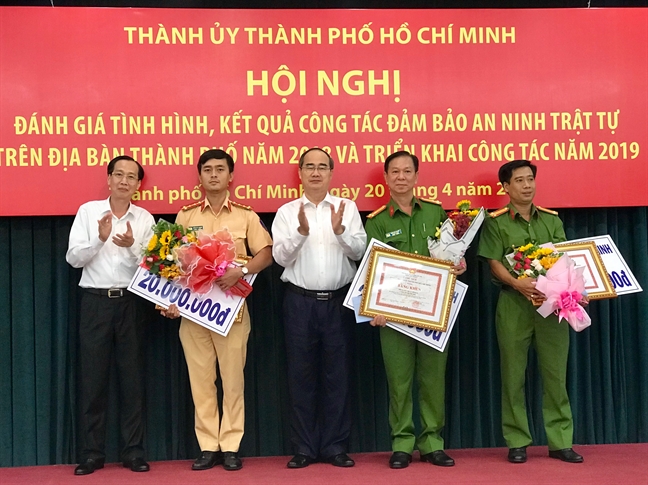 TP.HCM thuong 140 trieu dong cho cac don vi pha vu an mua ban 1,1 tan ma tuy