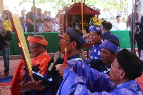 Đua thuyền tái hiện hùng binh Hoàng Sa