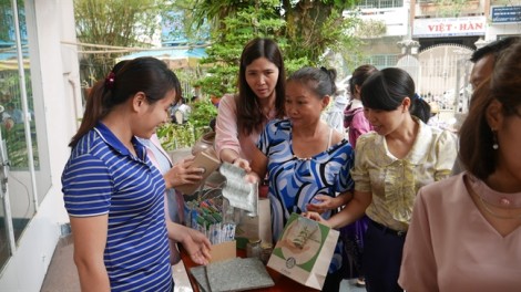 Thu gom rác thải chết làm vật dụng hữu ích