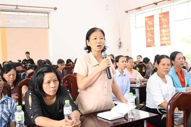 Ngan chan bao hanh tre mam non: Moi phu huynh hay la mot camera!