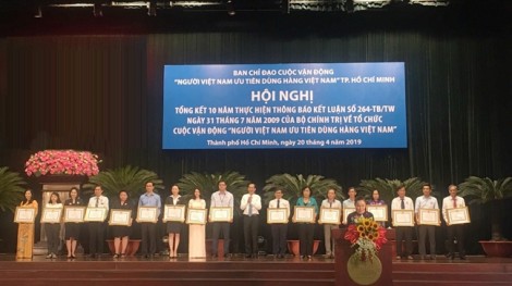Tích cực hỗ trợ hàng Việt, VinCommerce nhận bằng khen của TP.HCM