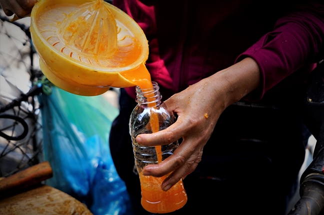 Nuoc hoa qua via he 'chay hang' trong nhung ngay Ha Noi nang nong