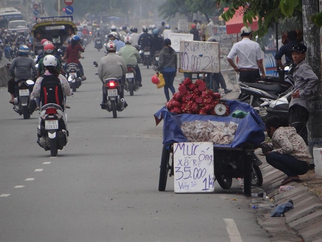 5 thang, 17 nguoi chet do di bo sai luat giao thong o TP.HCM