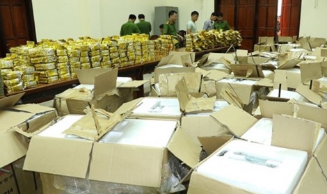 Tạm giữ 2 nghi phạm trong vụ gần 600kg ma túy đá ‘ngụy trang’ trong 60 loa thùng