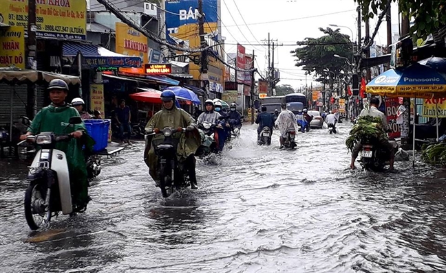 Moi mua giai nhiet, duong pho Sai Gon da ngap menh mong