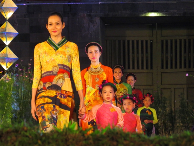 Ao dai toa sang mien di san