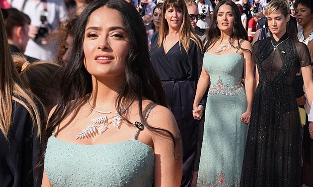 Salma Hayek la 'My nhan co bo nguc dep nhat'