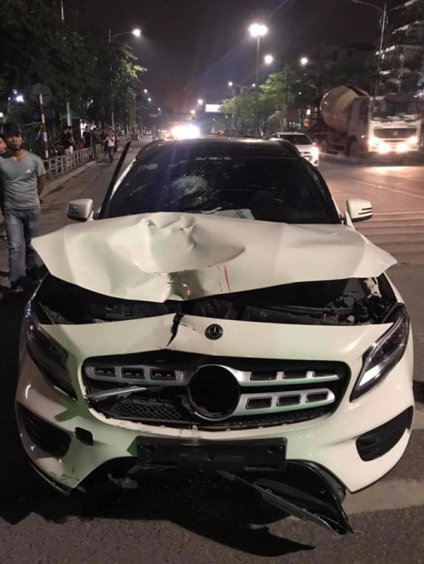 Hà Nội: Lái xe sang Mercedes tông chết người rồi bỏ trốn