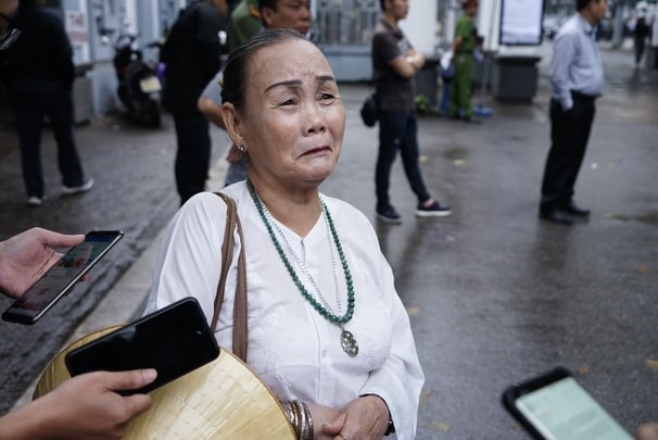 Nguoi dan thuong tiec, doi mua den tien Dai tuong Le Duc Anh