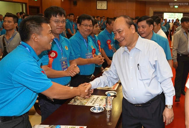 Thu tuong Nguyen Xuan Phuc: Chung ta khong di theo con duong lao dong gia re nua!